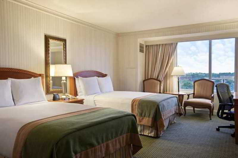 Hilton Mclean Tysons Corner Ξενοδοχείο Δωμάτιο φωτογραφία